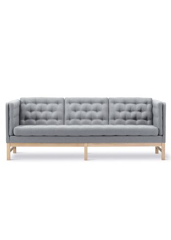 Fredericia Furniture - Couch - EJ315 Sofa 1523 by Erik Ole Jørgensen - Luce 003 / Soaped Oak